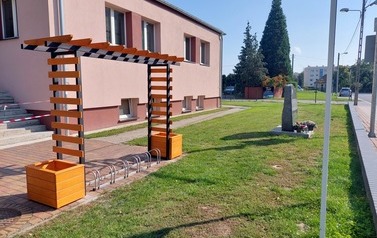 W Parku Sokoła ustawiono punkty segregacji odpad&oacute;w i stacje dokujące dzięki wsparciu PSE